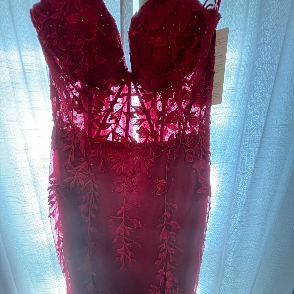 Mermaid Fitted V Neck Beading Leaf Lace Corset Sweep Train Slit Prom Dress